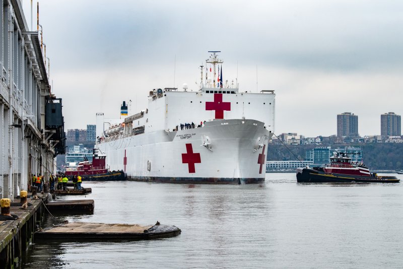 Корабль ВМС USNS Comfort