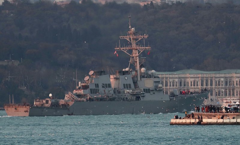 Военные корабли у берегов Крыма