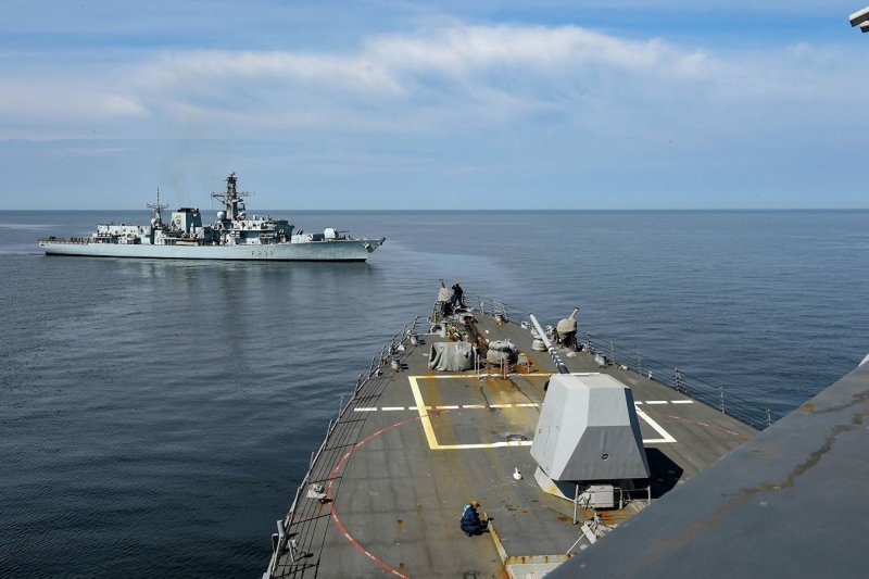 Ракетный эсминец ВМС США «Грейвли»