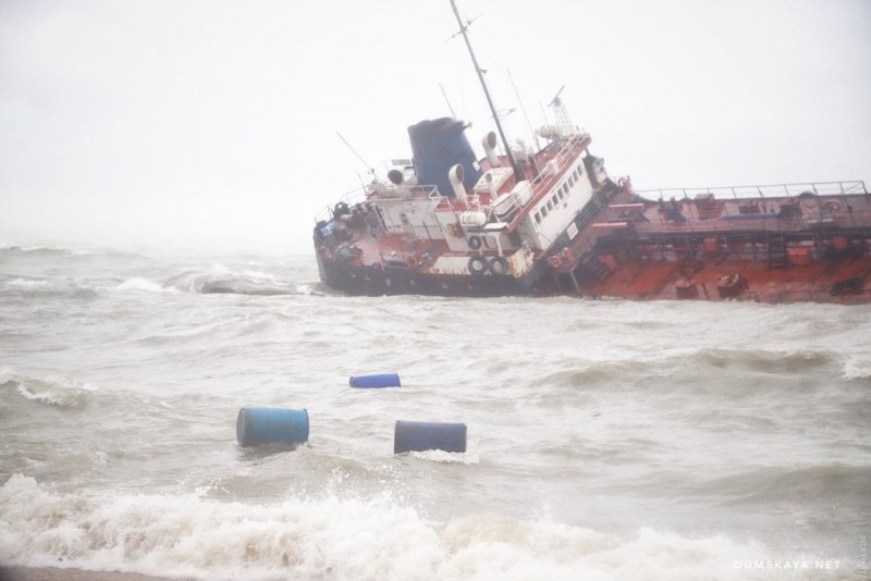 Затонувшего под Одессой танкера «Делфи»,