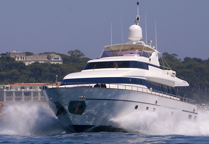 Яхта Mangusta 86 Fly