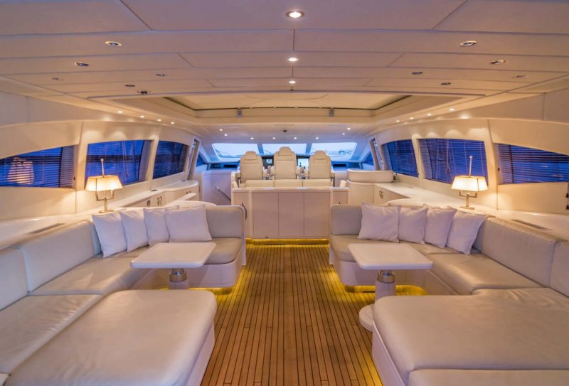 Яхта Mangusta 108