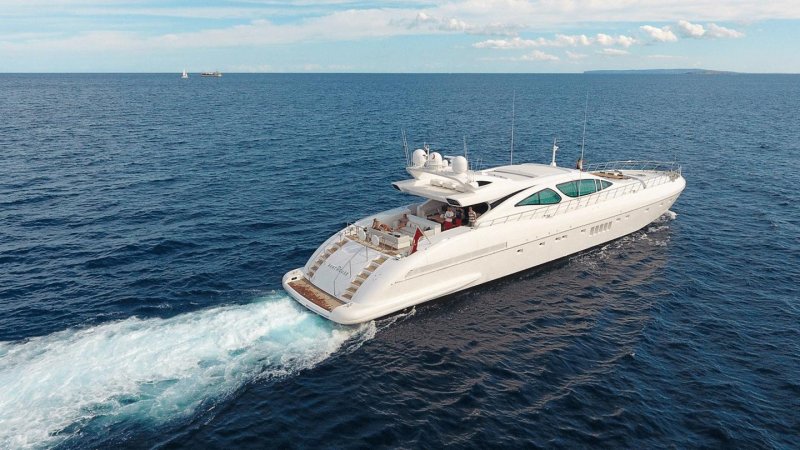 Mangusta 94 яхта