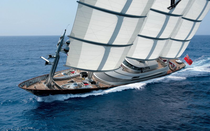 Парусная яхта Maltese Falcon