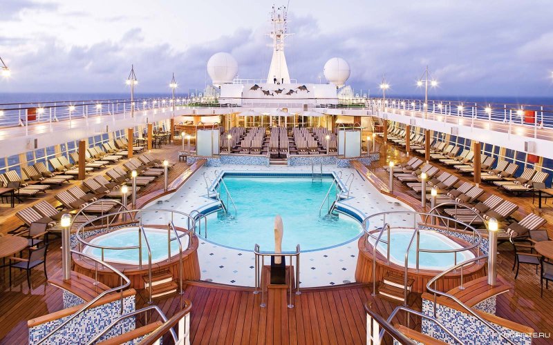 Круизный лайнер Seven Seas Voyager