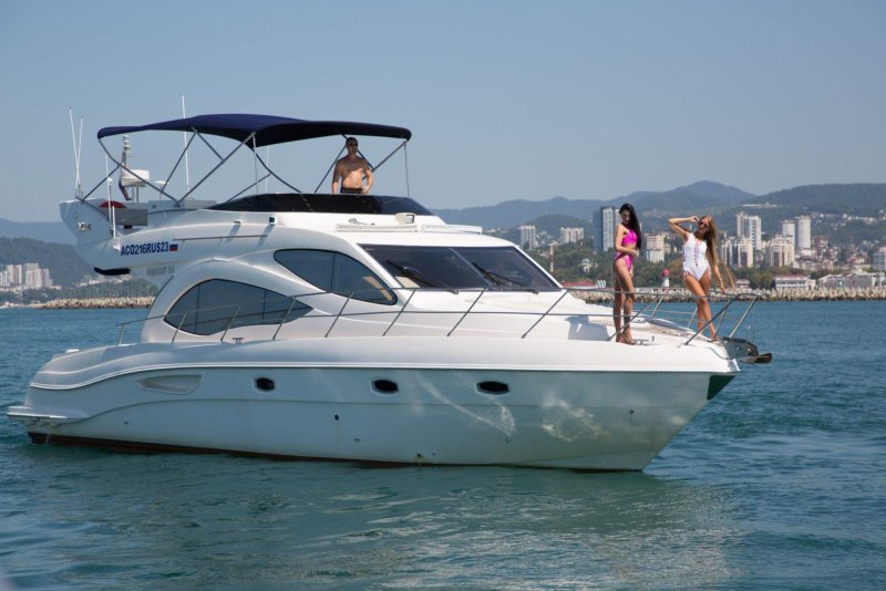 Яхта Majesty 44