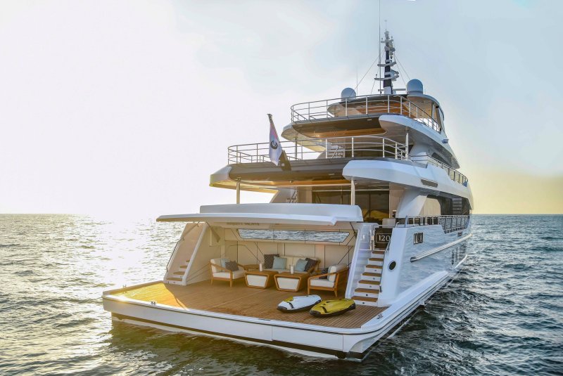 Majesty 50 яхта