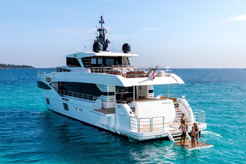 Яхта Melanya Majesty 118 Majesty 118