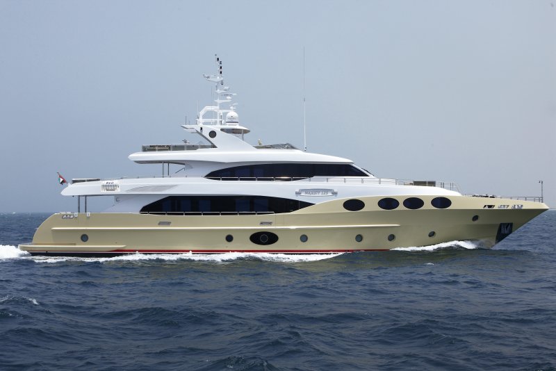 Yacht Majesty 125