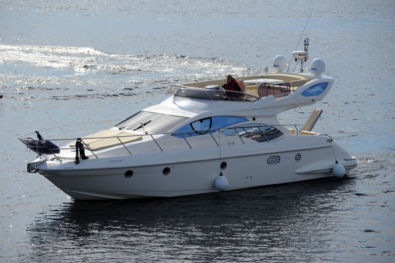 Катер Azimut 43