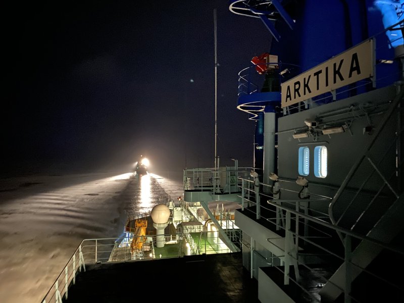 Ледокол Арктика 22220 ночью