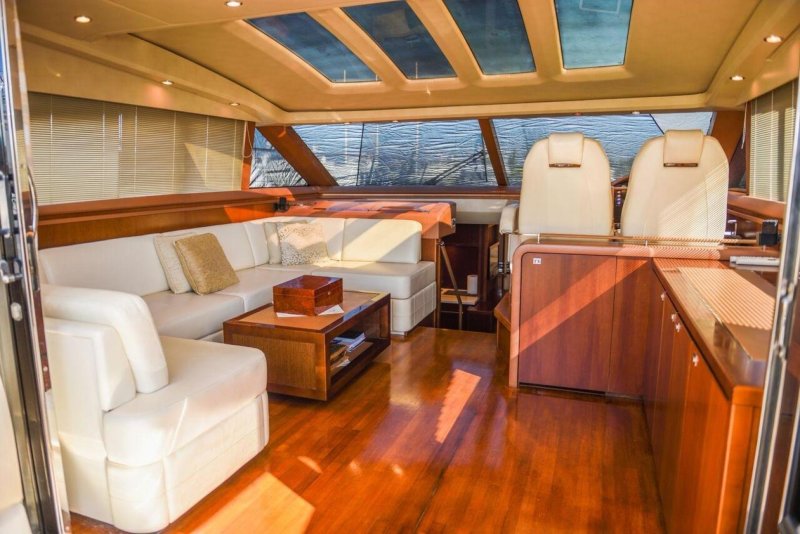 Яхта Princess v62 IBOAT