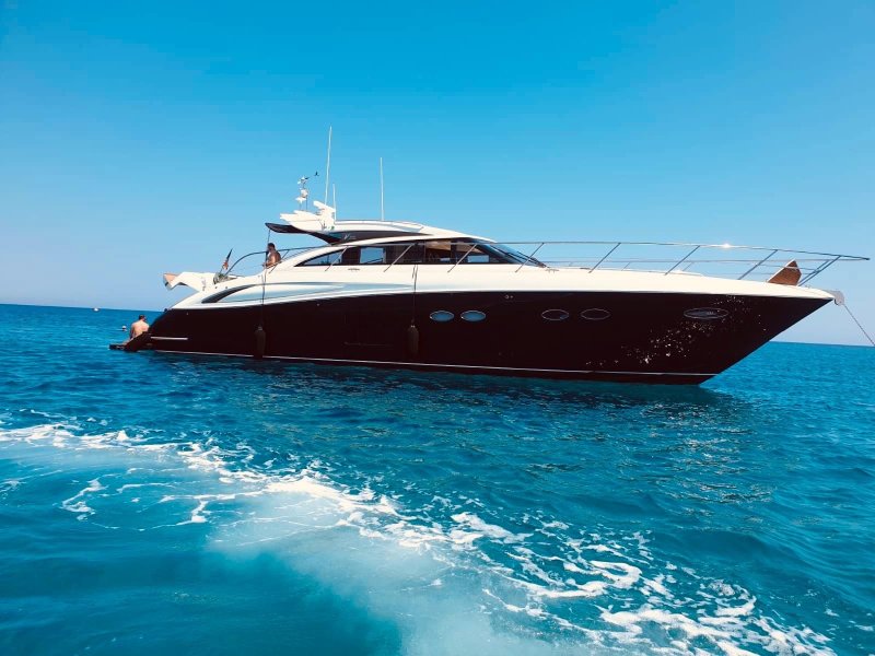 Яхта Princess v62
