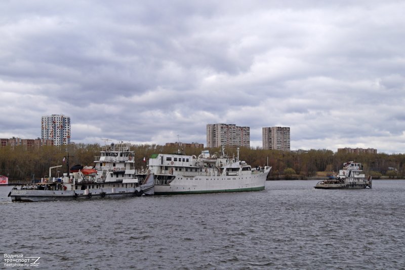 Теплоход ус Сайма в Рыбинске