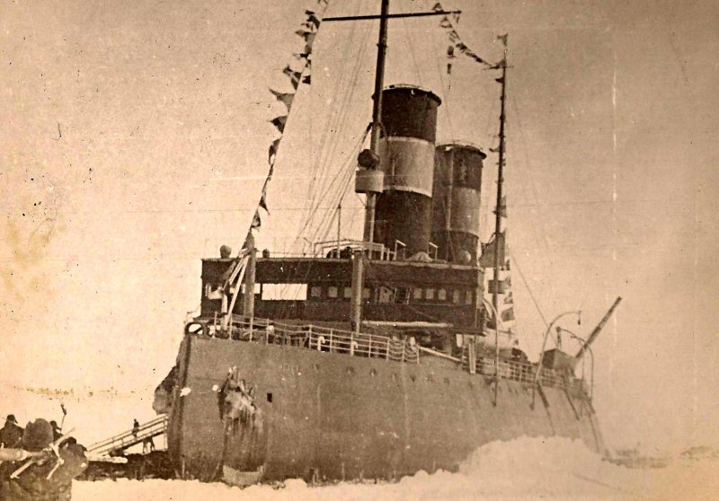 В 1928 ледокол спас итальянскую экспедицию. Красин (ледокол, 1916). Ледокол Красин Радиорубка. Ледокол Красин машинное отделение.