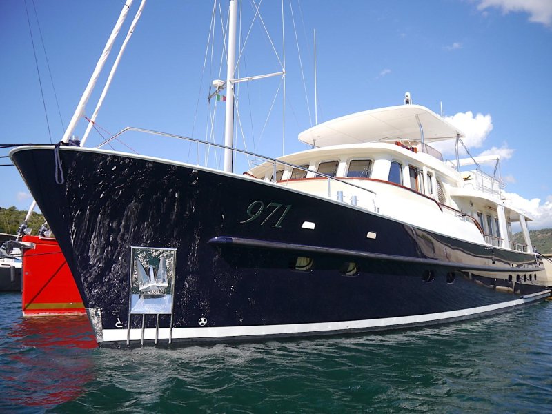 Моторная яхта de Alm Delfino 72