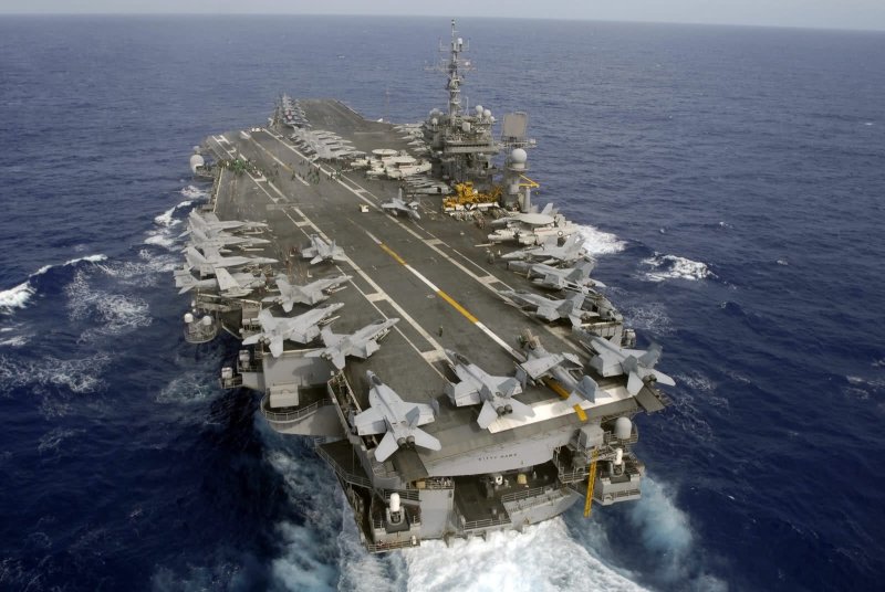 Авианосец ВМФ США