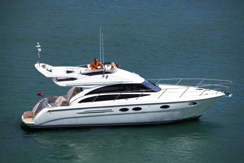 Яхта Princess 42 Fly