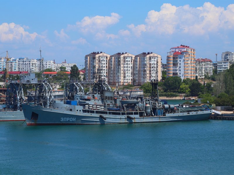 Военно спасательное судно Черноморского флота Эпрон