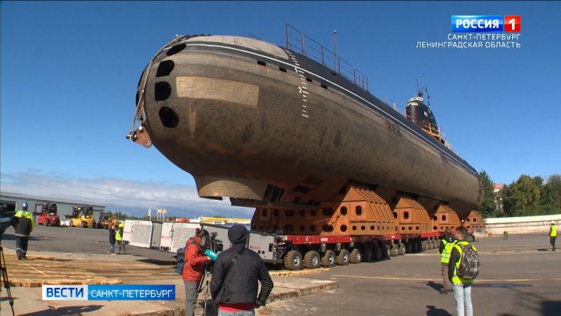 Подводная лодка Ленинский комсомол в Кронштадте