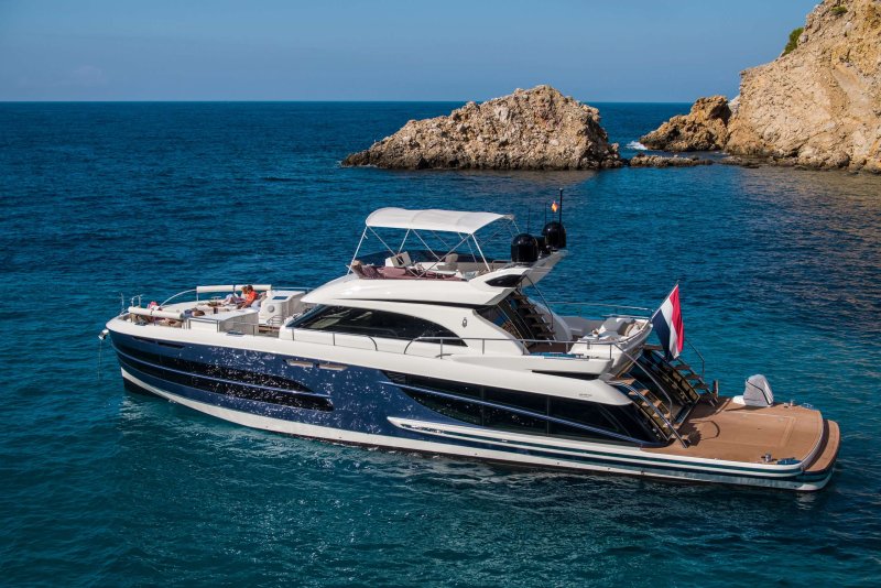 Яхта van der Valk 2200