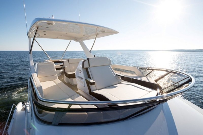 Cruisers Yachts 42 Cantius
