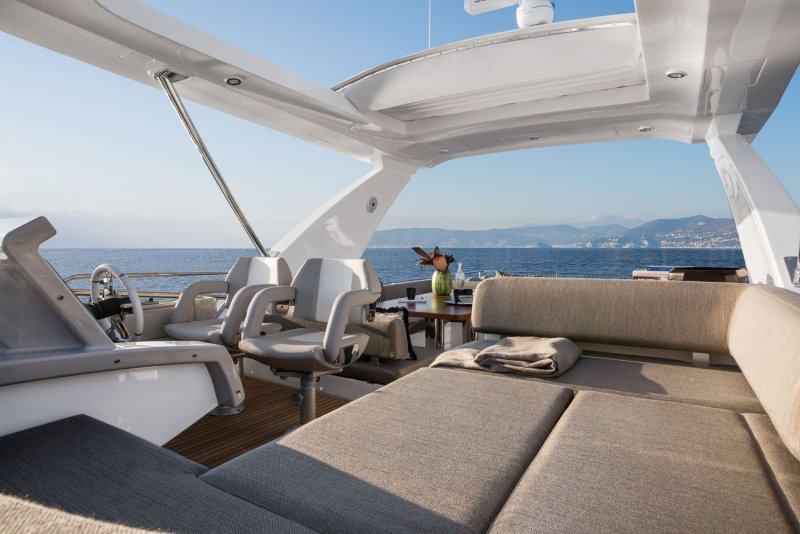 Azimut 66 яхта