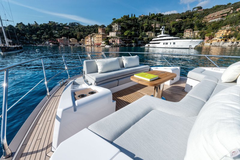 Azimut 60 яхта