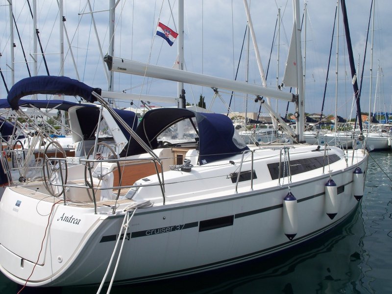 Яхта Bavaria 48