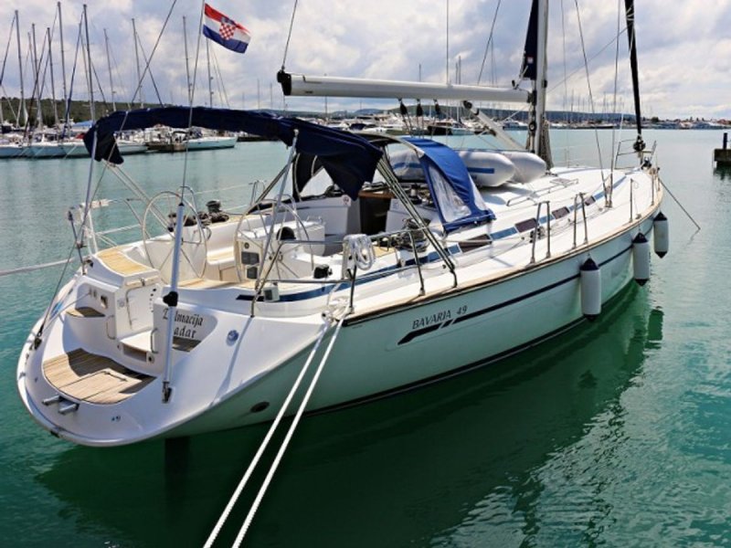 Яхта Bavaria 49