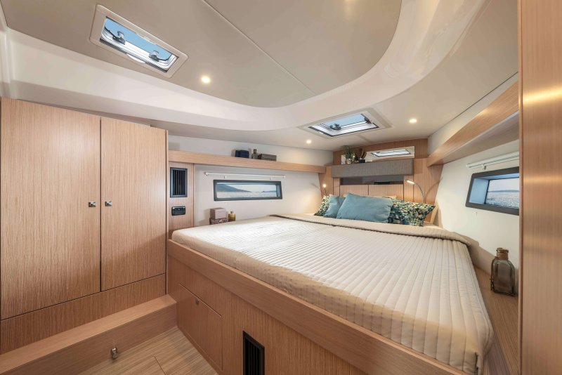 Яхта Bavaria 42