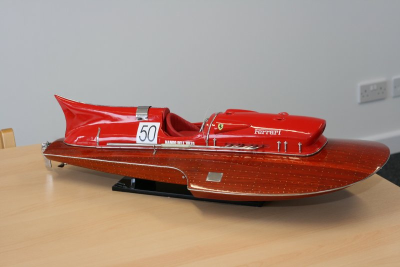 Лодка Ferrari модель