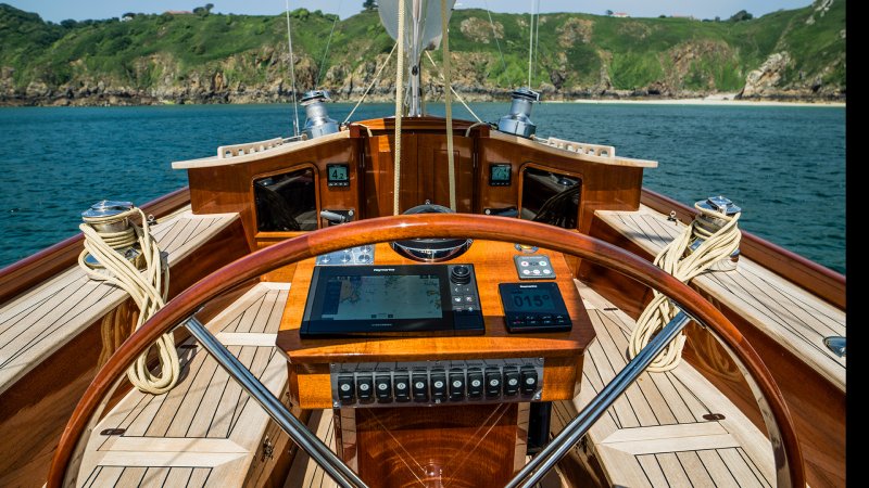 Парусная яхта Spirit 54