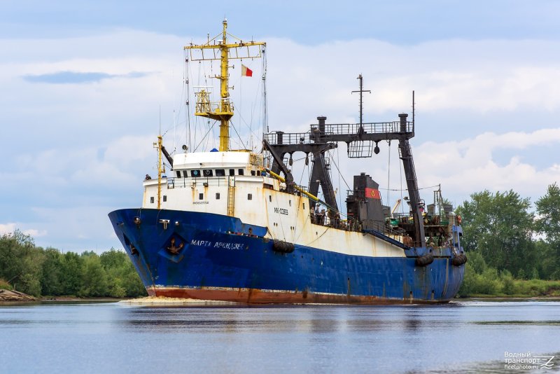 Рыболовецкое судно Баренцево море