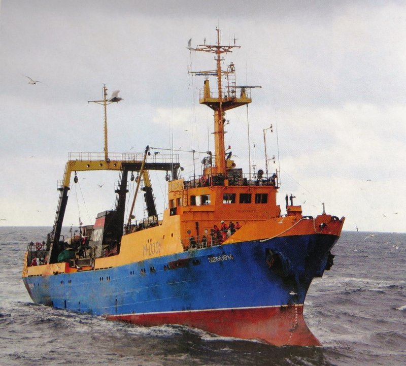 Рыболовецкий траулер Баренцево море