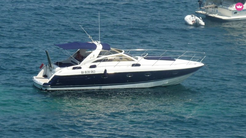 Яхта Princess v40