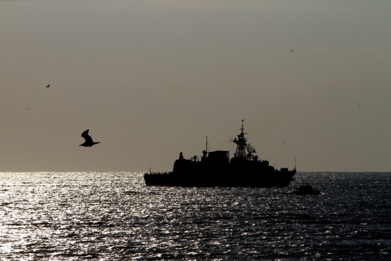 Корабль подорвался на мине в черном море