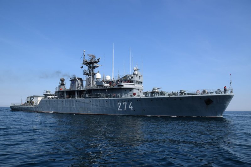 Корабль военный черный
