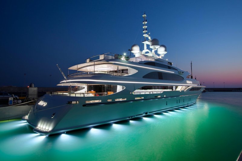 Частная яхта