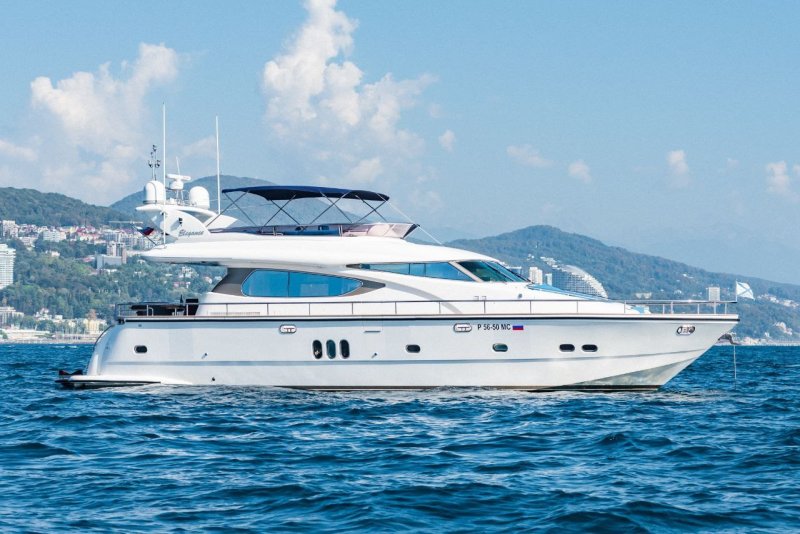 Моторная яхта Elegance 64