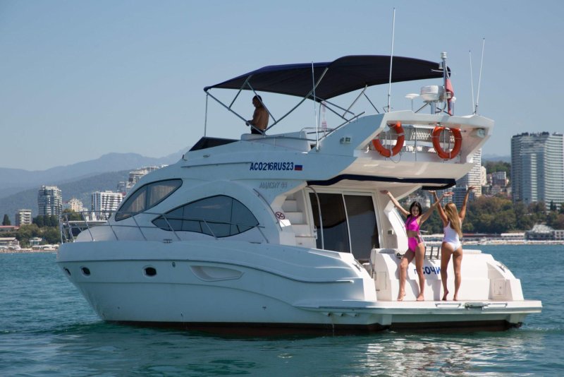 Катер Majesty 44 в Сочи
