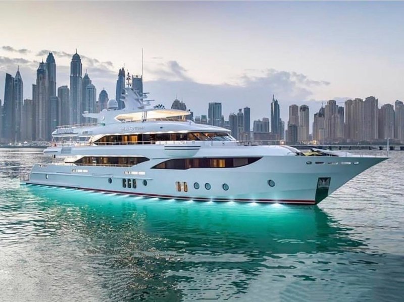 Мегаяхта Лотус Дубай
