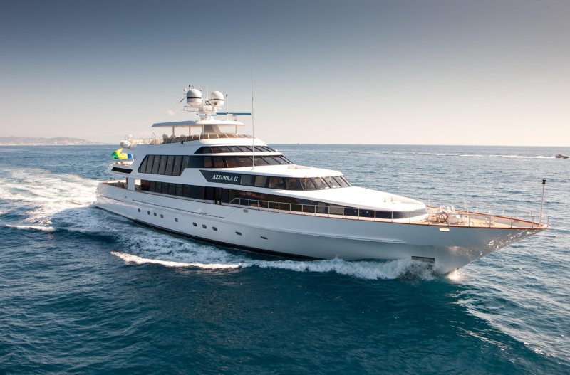 Яхта CRN-52m-Exterior-