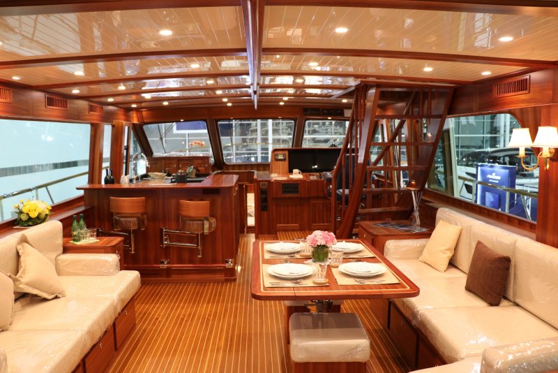 Яхта Смарагд