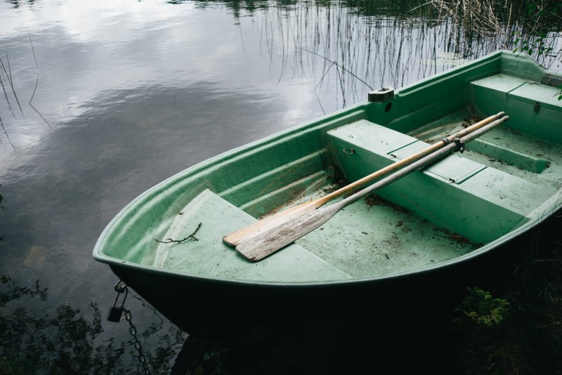 Лодка пополам