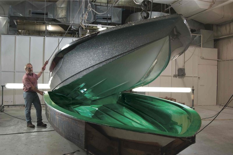 Катер из стеклопластика