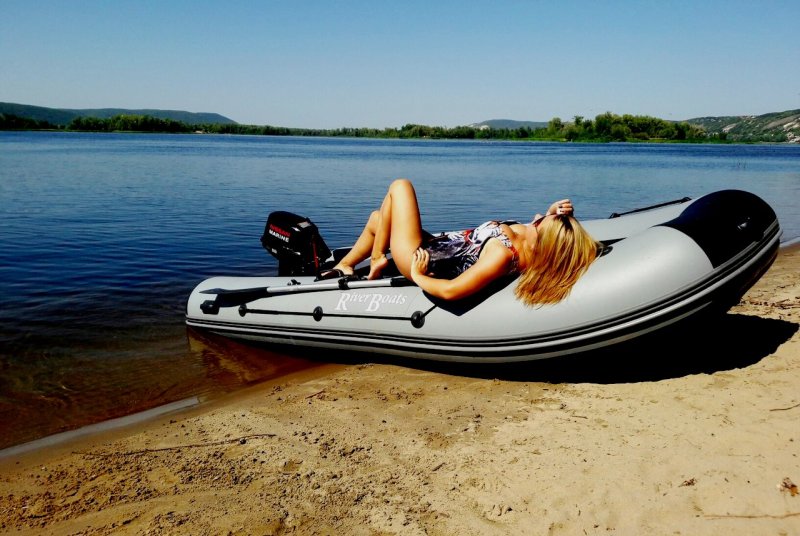 Надувная лодка с мотором