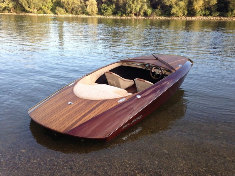 Катер из дерева