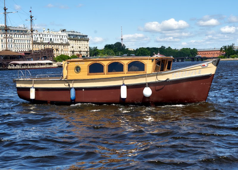 Баркас в Санкт-Петербурге