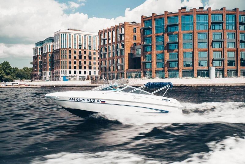 Прогулки на катере по СПБ